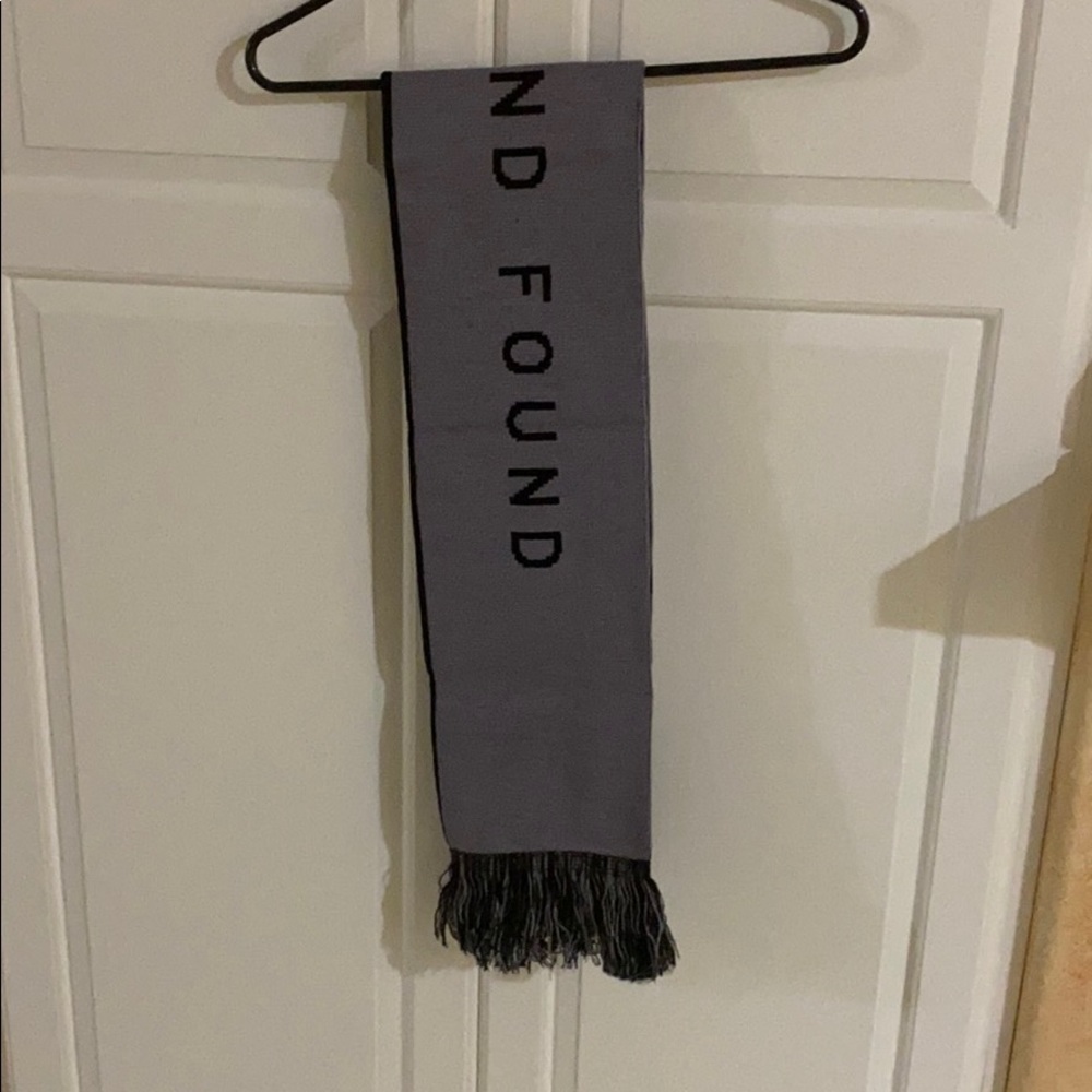 Woolen scarf - Picture 2 of 3